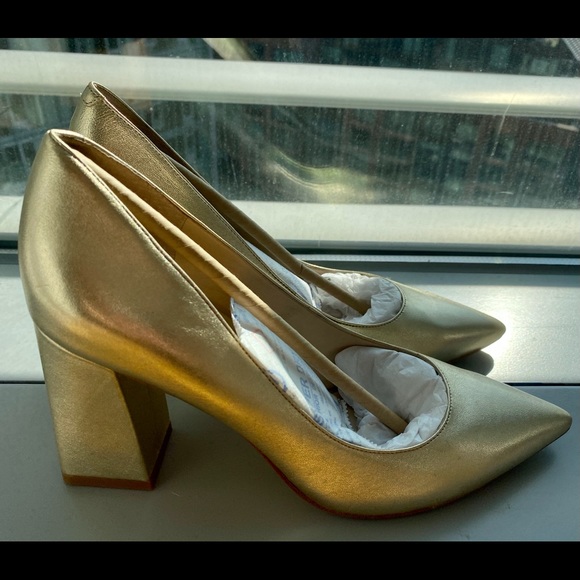 MARC FISHER POINTED GOLD METALLIC HIGH HEELS - Picture 3 of 10